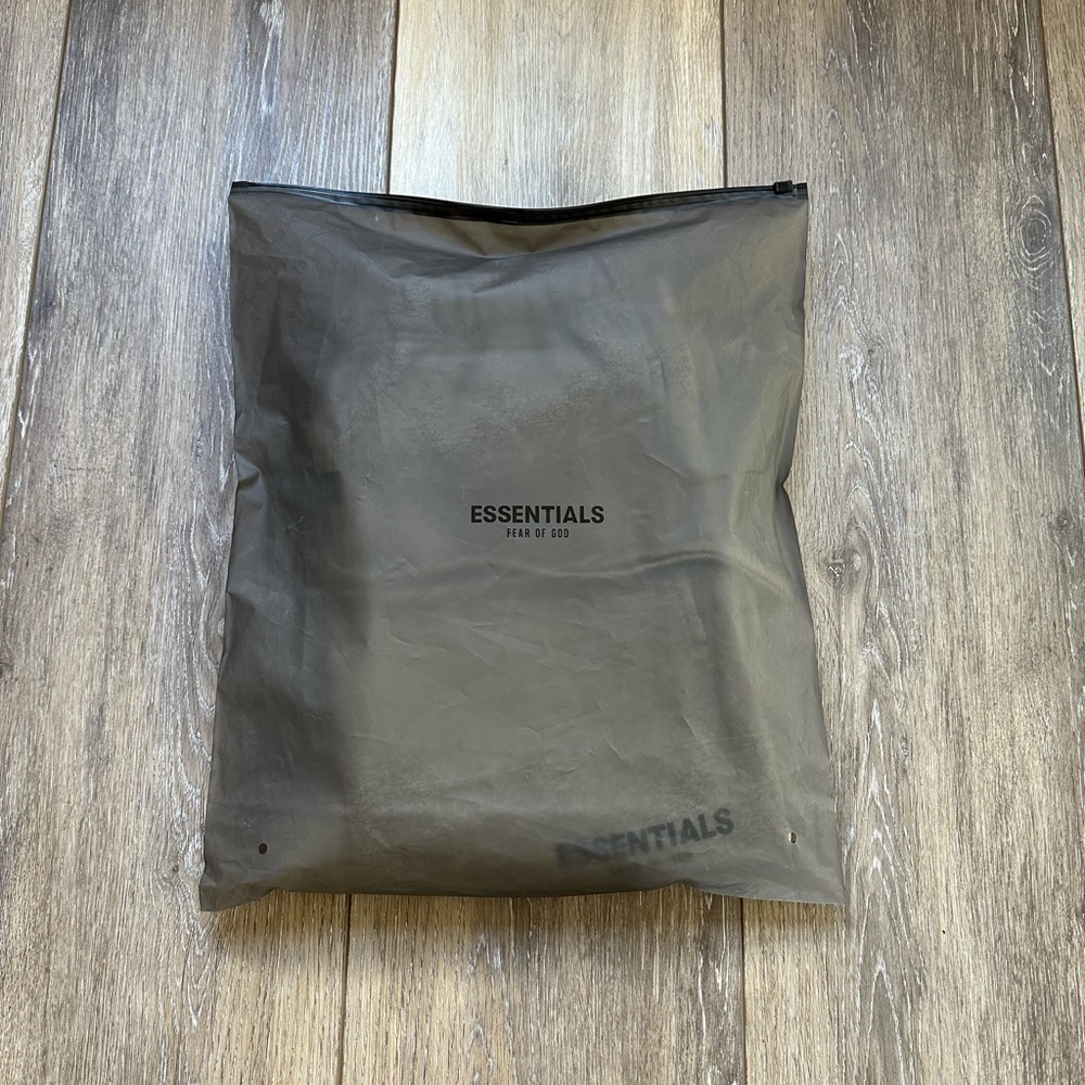 Essentials Gray Sweatpants - Picture 4 of 4